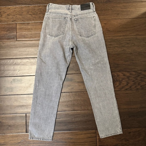 2/40 Everlane The 90’s Cheeky Jean in Grey - 25 Crop - Picture 2 of 9